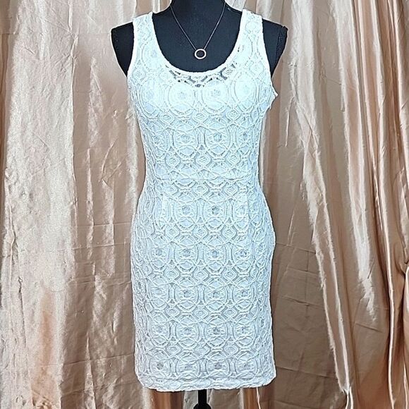 Banana Republic White Flower Lace Sheath Dress - Picture 2 of 16